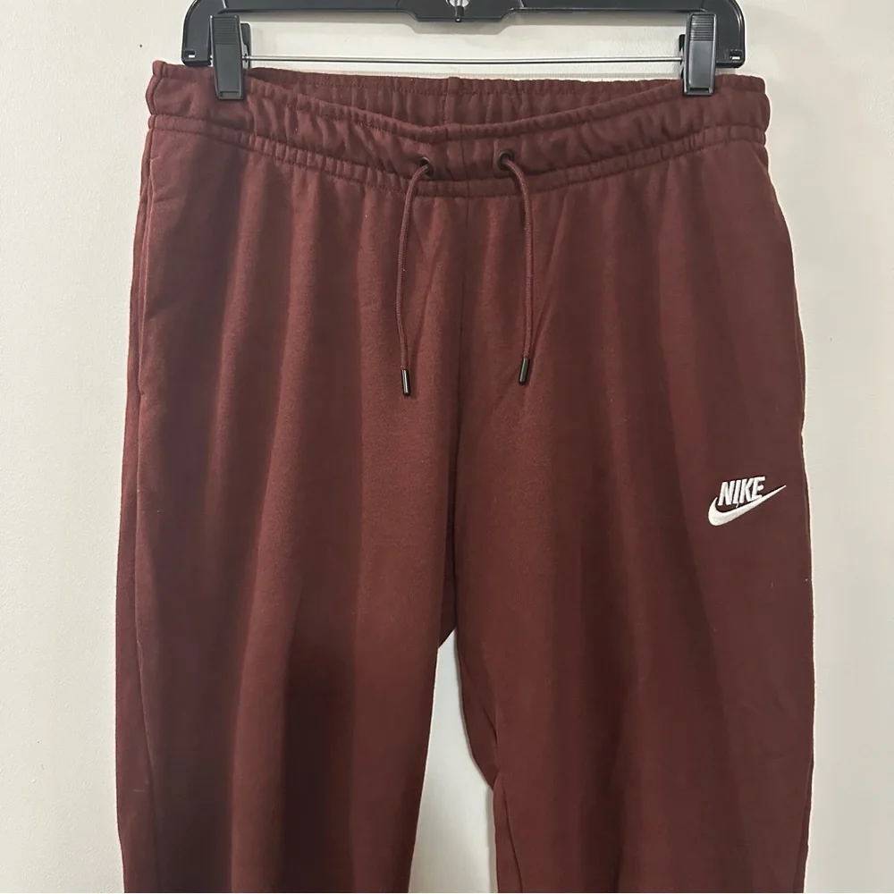 Nike BV4095 Women's Sportswear Essential Fleece Jogger Pants Maroon Size Medium - Picture 2 of 10